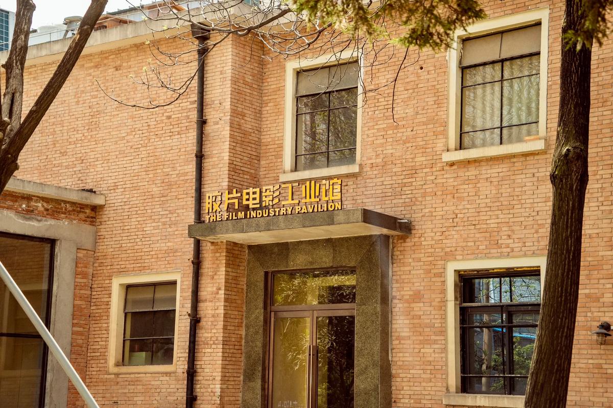 男女裸交动漫的相关介绍