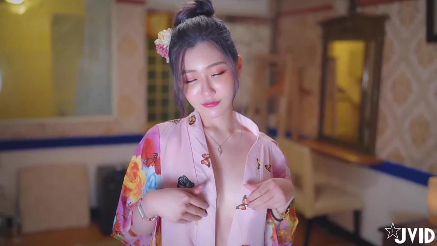 把美女老师操哭了的相关介绍