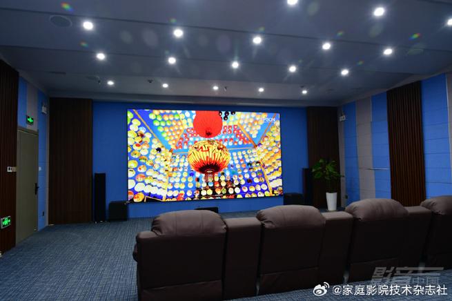 一边亲一边操的相关介绍