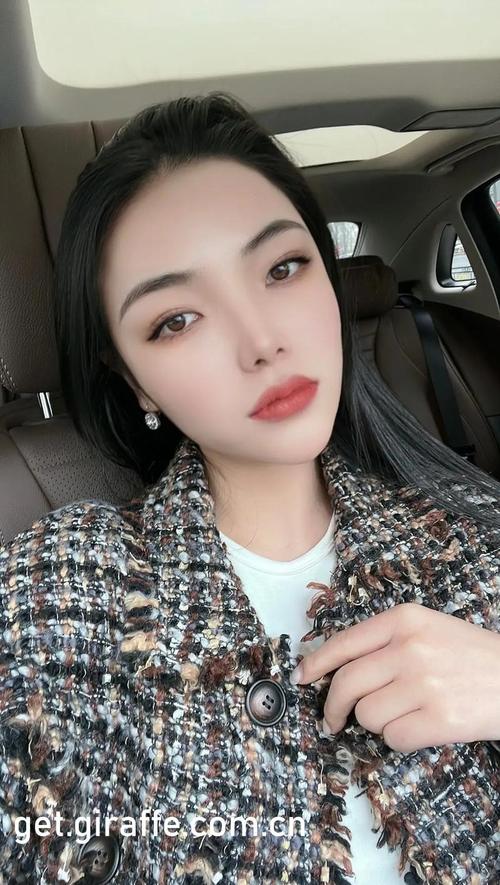 操哭白丝美女的相关介绍