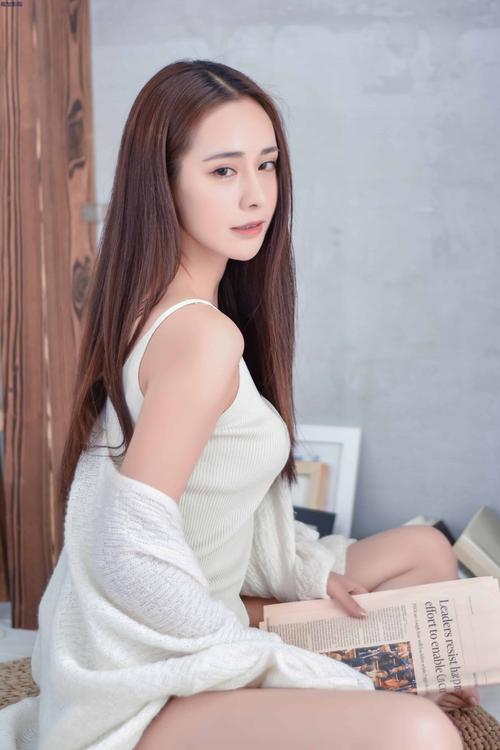 强摸秘书人妻的大乳的相关介绍