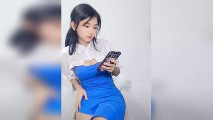 一边脱一边亲一边摸的相关介绍