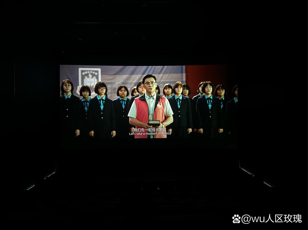 一边摸一边亲下面的相关介绍