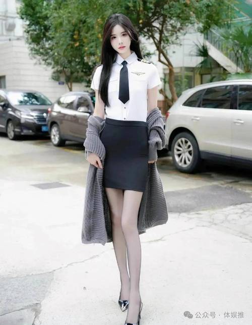 操一个白丝美女的相关介绍