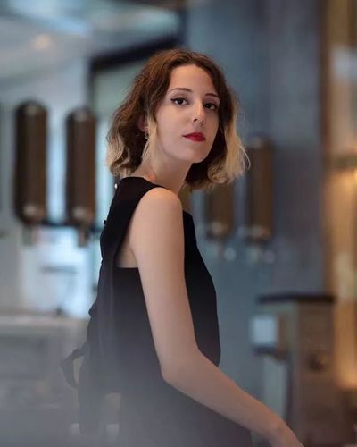 风骚女秘书的相关介绍