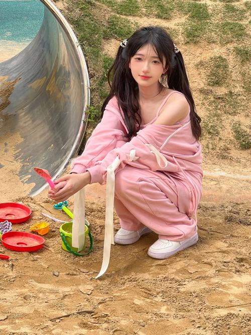 久久久偷拍黄片的相关介绍