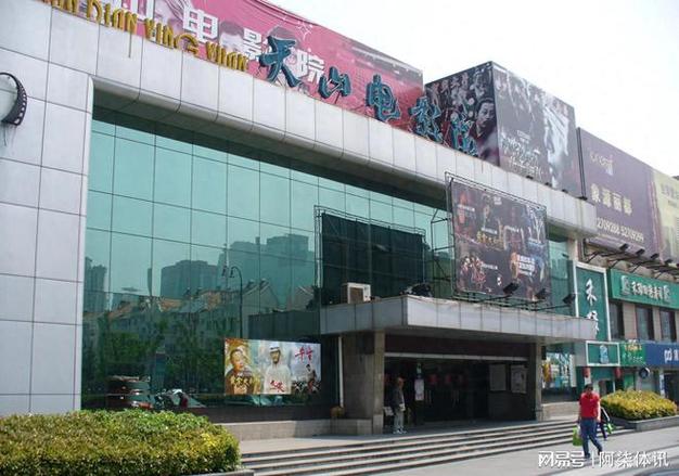 狂操美女老师的逼的相关介绍