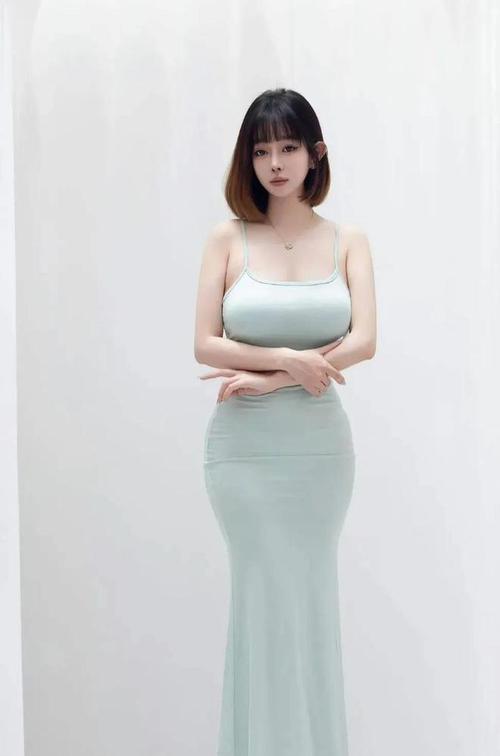 一边摸一边亲的视频的相关介绍