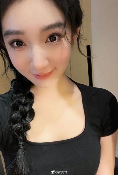 我和同桌啪啪啪的相关介绍