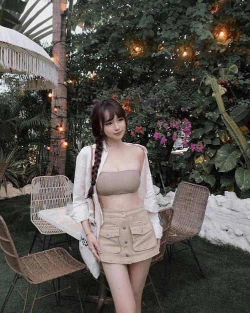 少妇人妻精品久久久久久的相关介绍