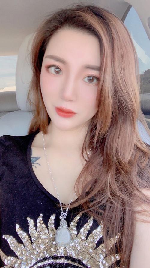 与女秘书啪啪的相关介绍