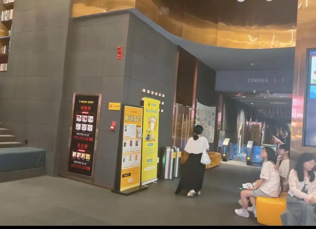 宅男神奇影院的相关介绍